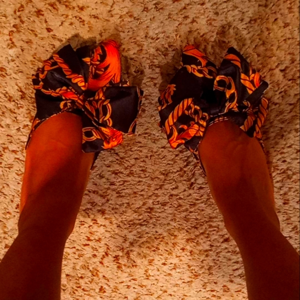 Black and gold casual slip-ons